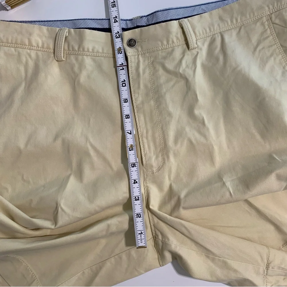 Tommy Bahama Men’s Chino Shorts Sz. 40 Pale Yellow / Beige Stretch Cotton Tencel